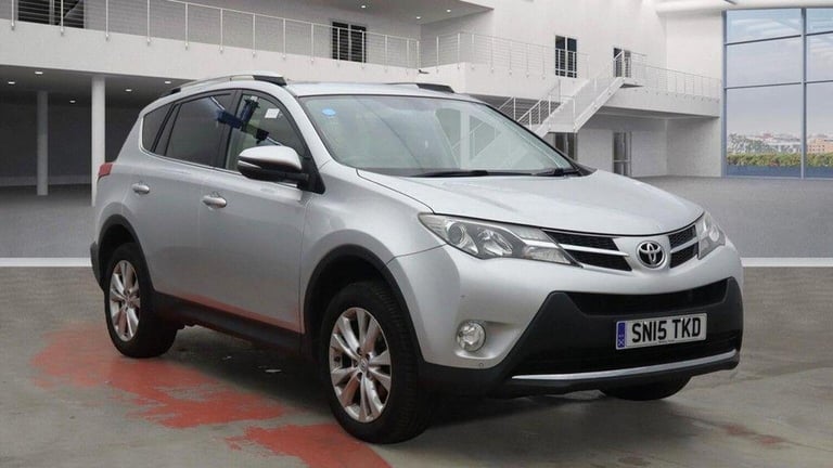 TOYOTA RAV4 2.2 D-4D Invincible 4WD Euro 5 5dr 2015