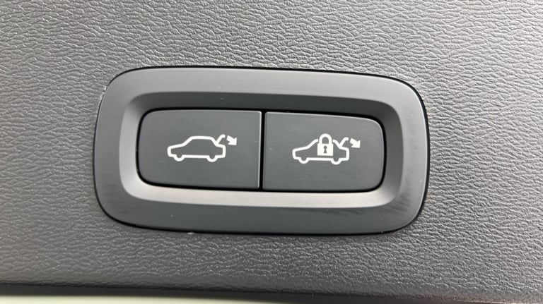 2025 Volvo XC40 Black Edition Plus, B3 Mild hybrid, Petrol (Rear Camera, BLIS) Estate Petrol Auto...