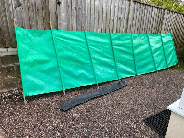 8 Pole Wooden Pole Windbreak 