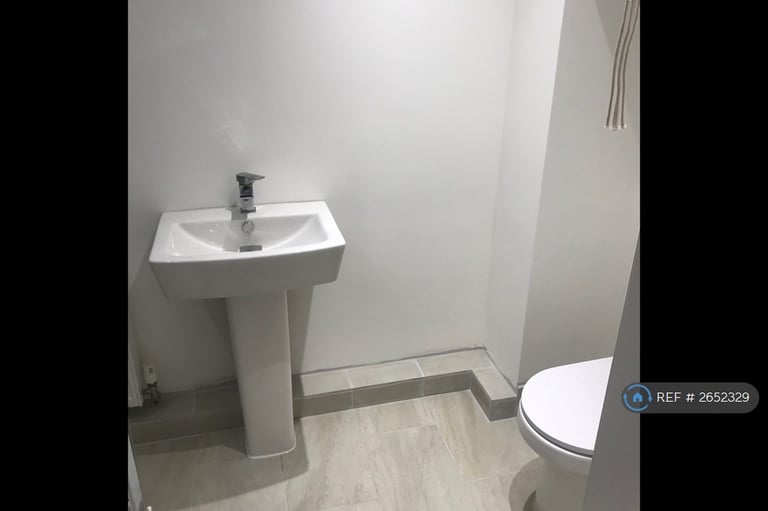 1 bedroom flat in The Parade, Sheffield, S12 (1 bed) (#2652329)