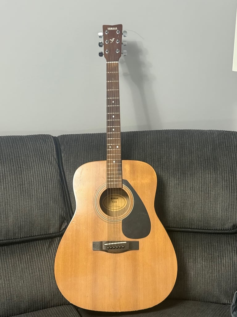 Yamaha F310 Acoustic Guitar – Great Condition 