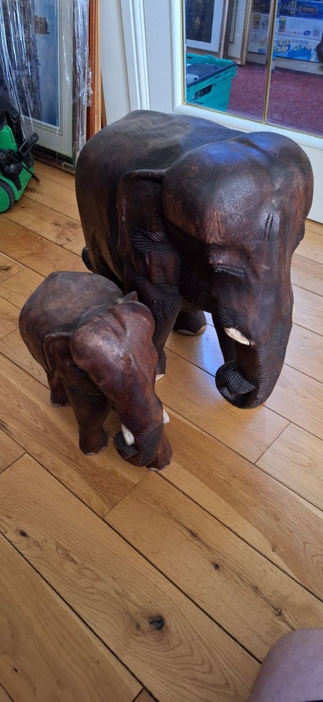 Amazing Elephant (15kg) Hand carved wood, in one piece. An eye catcher imported from Thailand