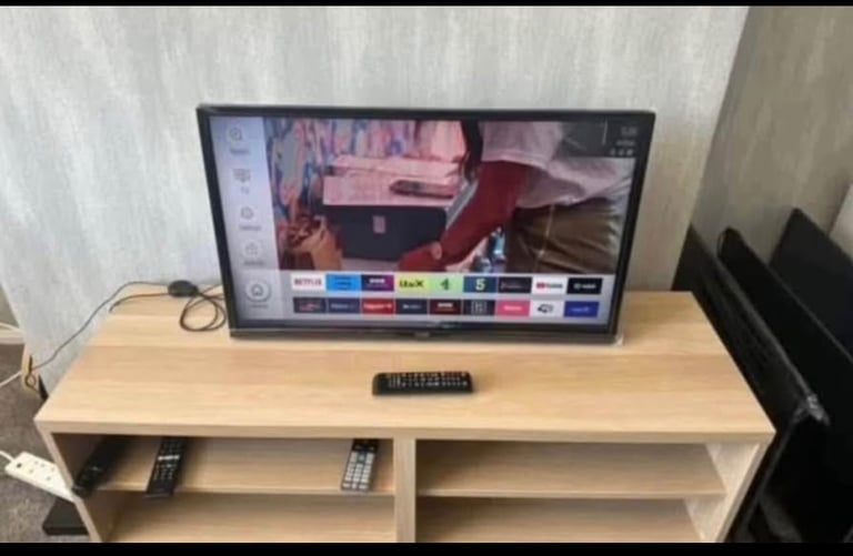 image for Lovely 32 Inch Luxor Smart TV,