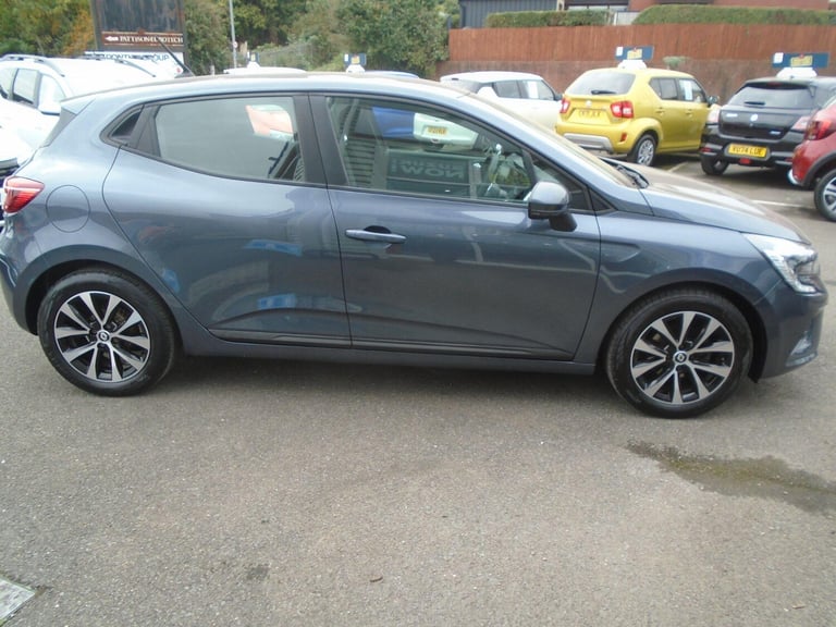 2022 Renault Clio 1.0 TCe Iconic Euro 6 (s/s) 5dr HATCHBACK Petrol Manual