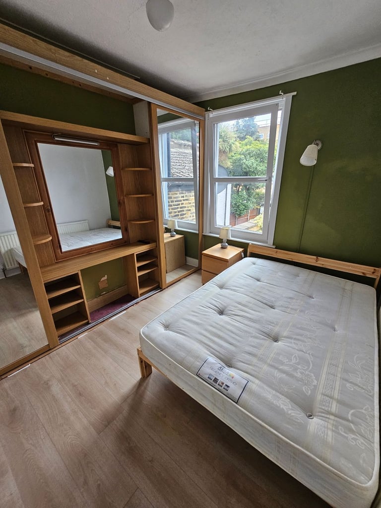 Double Room (only £200 deposit)