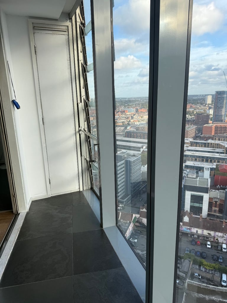 Modern Double Room in the Heart of Birmingham City Centre – All Bills Included!
