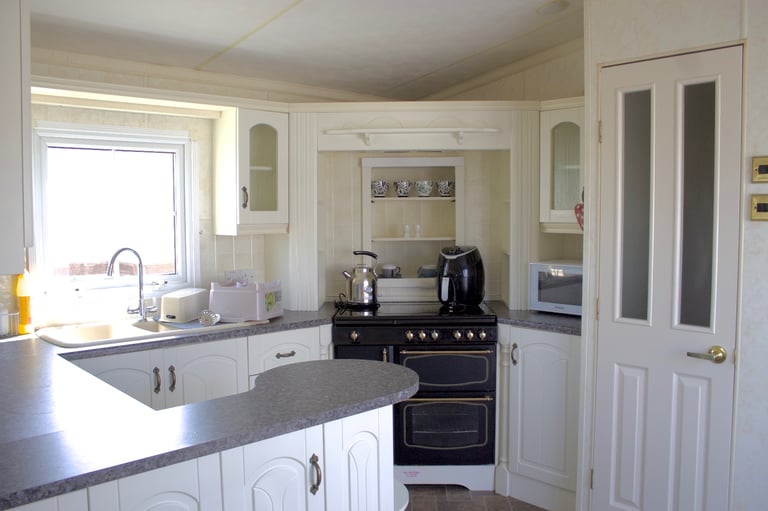 STATIC CARAVAN / HOME 