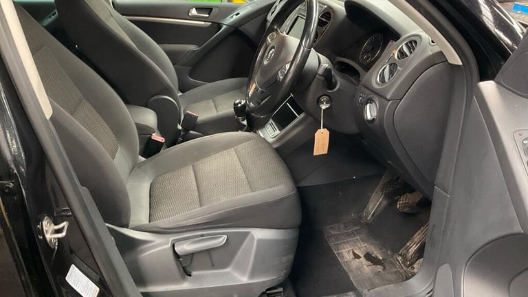 2012 Volkswagen Tiguan 2.0 TDi BlueMotion Tech SE 5dr ESTATE DIESEL Manual