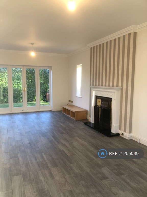 7 bedroom house in Kobe Nursery, Goffs Oak, Waltham Cross, EN7 (7 bed) (#2661519)