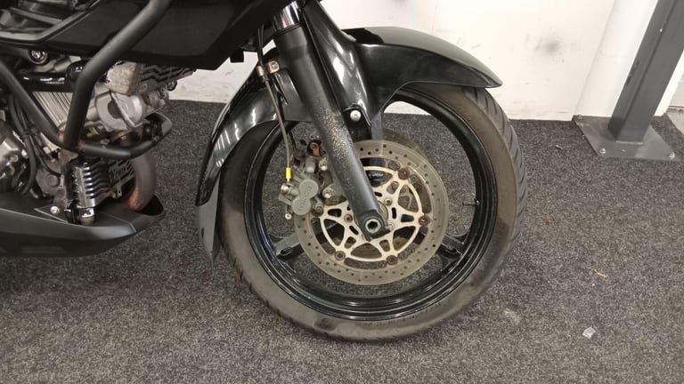 SUZUKI DL1000 ** MOT AUGUST 2026 - FULL LUGGAGE - ENGINE BARS **