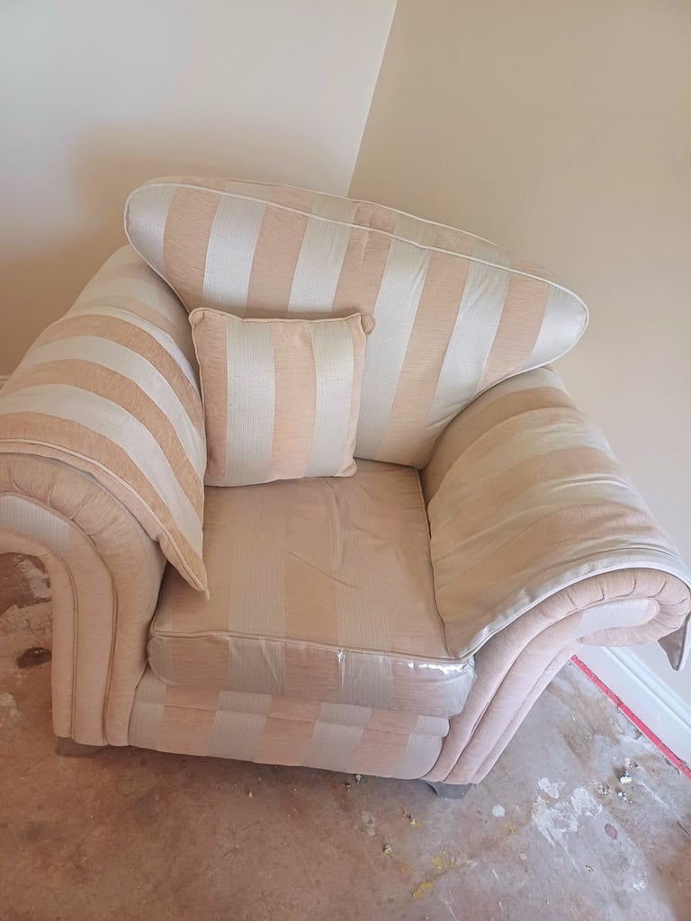 image for 3 piece settee 1 large 3 seater 2 single seater