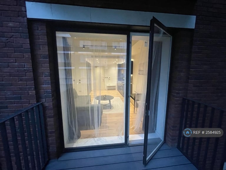 Studio flat in Orchard Place, London, E14 (#2584925)