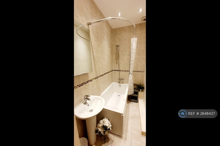 2 bedroom flat in Halmyre Street, Edinburgh, EH6 (2 bed) (#2648437)