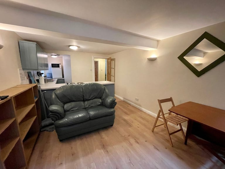 1 bedroom flat in Yeaman Place, Polwarth, Edinburgh, EH11 1BT