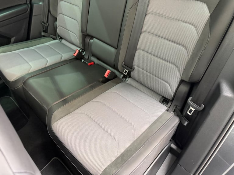 2020 Volkswagen Tiguan 2.0 TDI R-Line Tech SUV 5dr Diesel DSG Euro 6 (s/s) (150 ps) ESTATE Diesel...