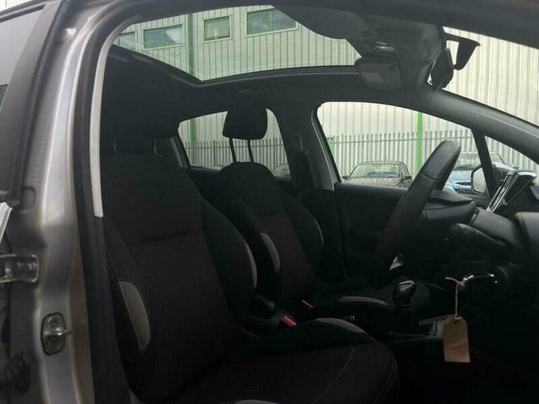 2015 Peugeot 208 1.2 VTi PureTech Style Hatchback 5dr Petrol Manual Euro 6 (82 ps) HATCHBACK Petr...