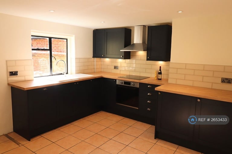 2 bedroom house in Church Cottages, Shere, Guildford, GU5 (2 bed) (#2653433)