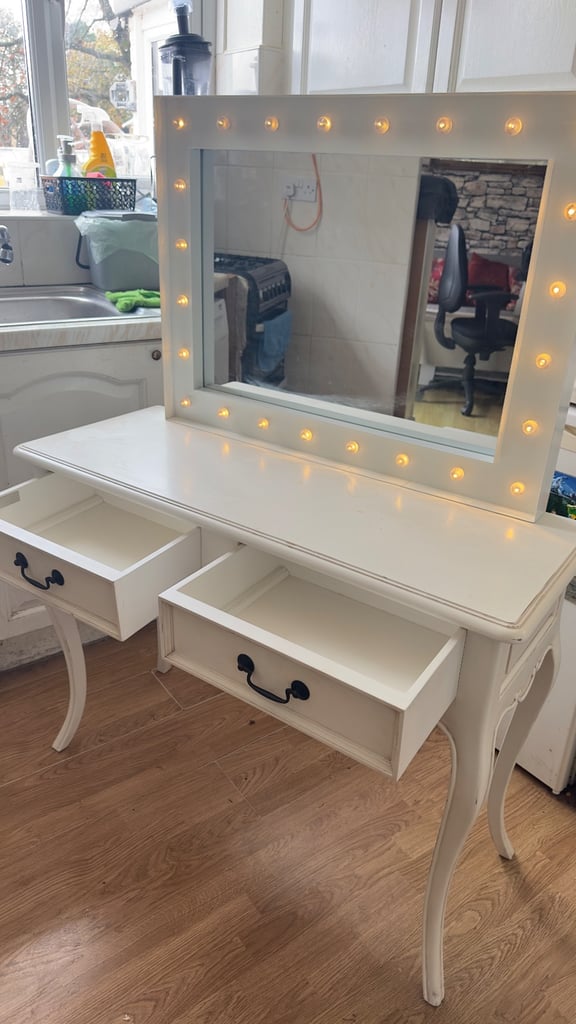 French dressing table 