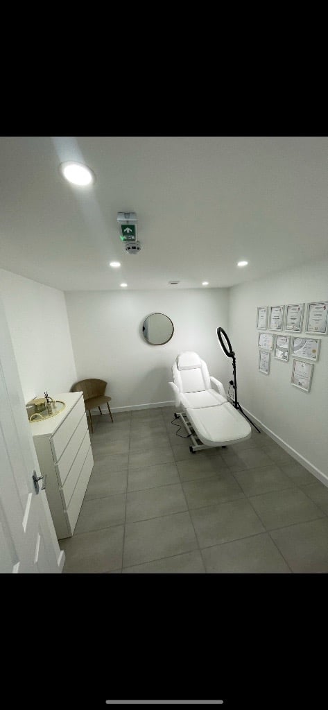 BEAUTY ROOM TO RENT 