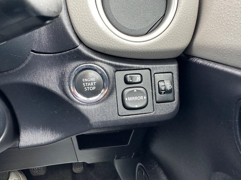 2011 Toyota Yaris 1.33 Dual VVT-i T Spirit Euro 5 5dr HATCHBACK Petrol Manual