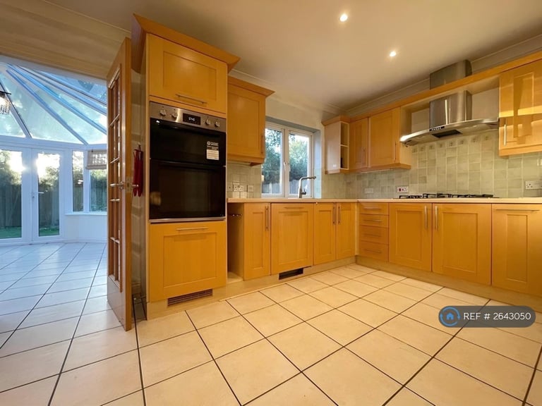 5 bedroom house in Willowmead Close, Runcton, Chichester, PO20 (5 bed) (#2643050)