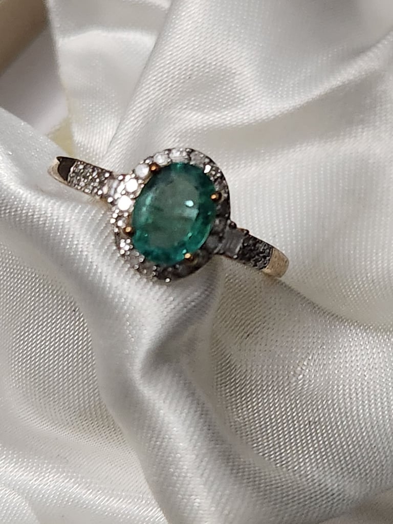 Brand New 9Ct Gold Ring Size T Kagen Zambian Emerald 8x6 New   Emerald 8x6 