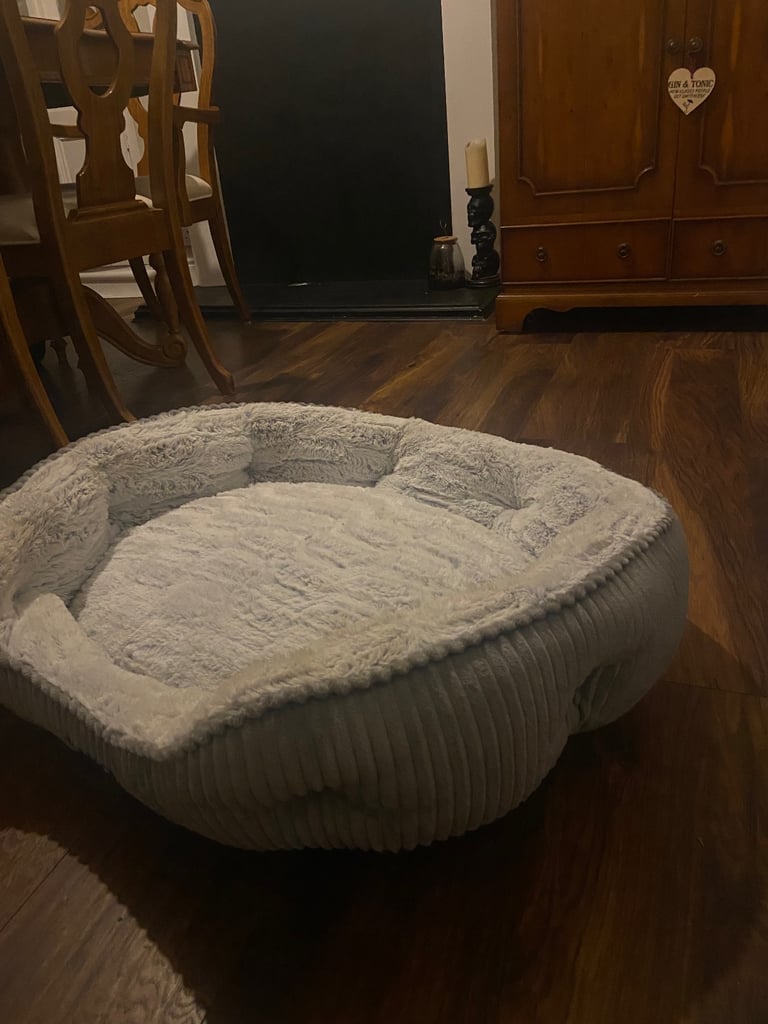 Memory foam dog bed - good as new 