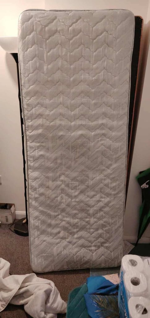 Small Single bed 2'6