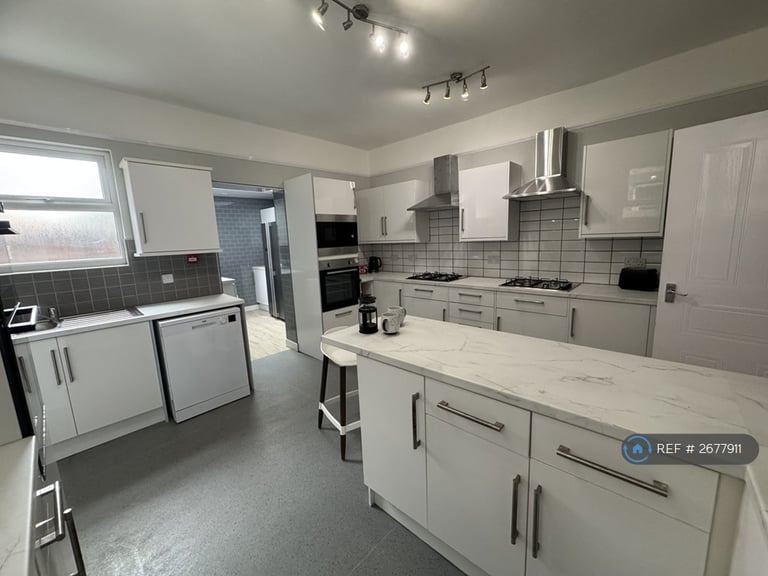 7 bedroom house in Garmoyle Road, Liverpool, L15 (7 bed) (#2677911)