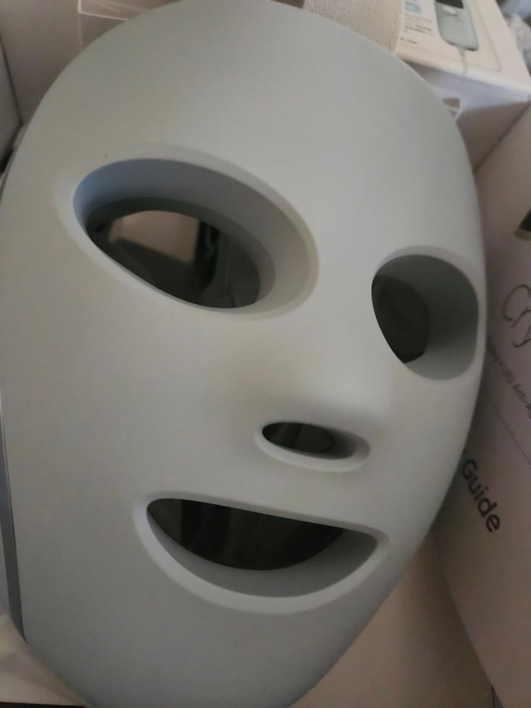 Shark Cryoglow LED face mask