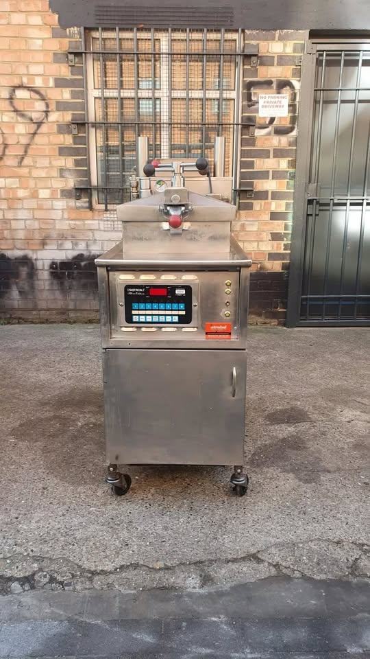 Henny Penny Takeaway Chicken Shop Four Head Gas Pressure Fryer