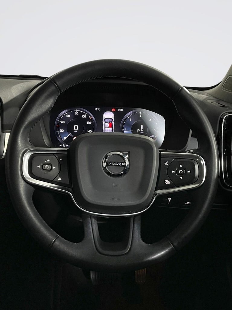 2020 Volvo XC40 2.0 D3 MOMENTUM 5d 148 BHP Estate Diesel Automatic