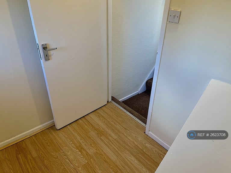 1 bedroom flat in Wilmslow Road, Handforth, Wilmslow, SK9 (1 bed) (#2623708)