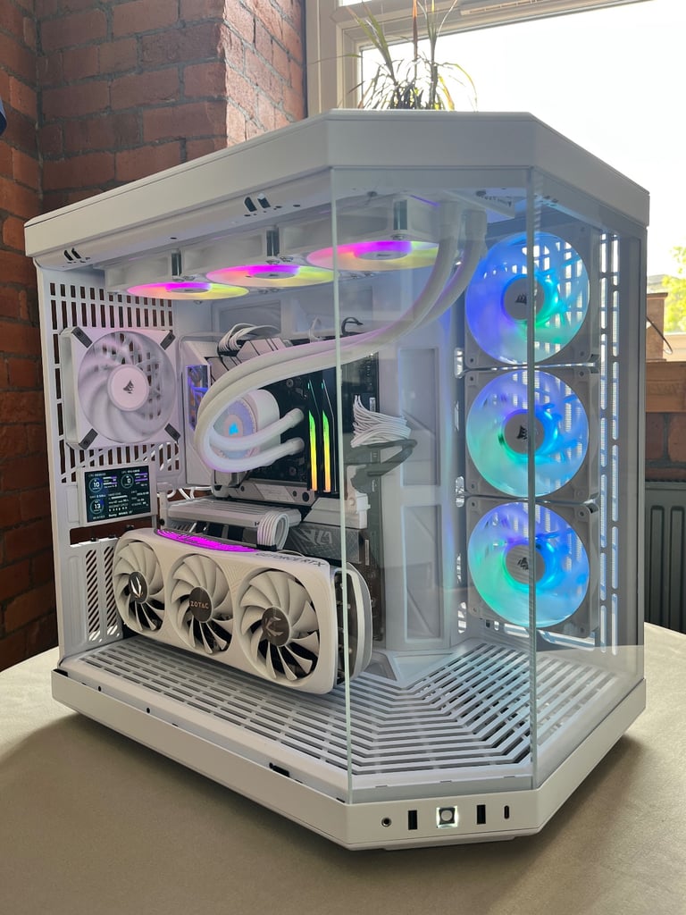 *Brand new* Hi-end Gaming PC * Ryzen 9 9950x3d / Geforce RTX / G skill / Corsair / Hyte / Samsung 