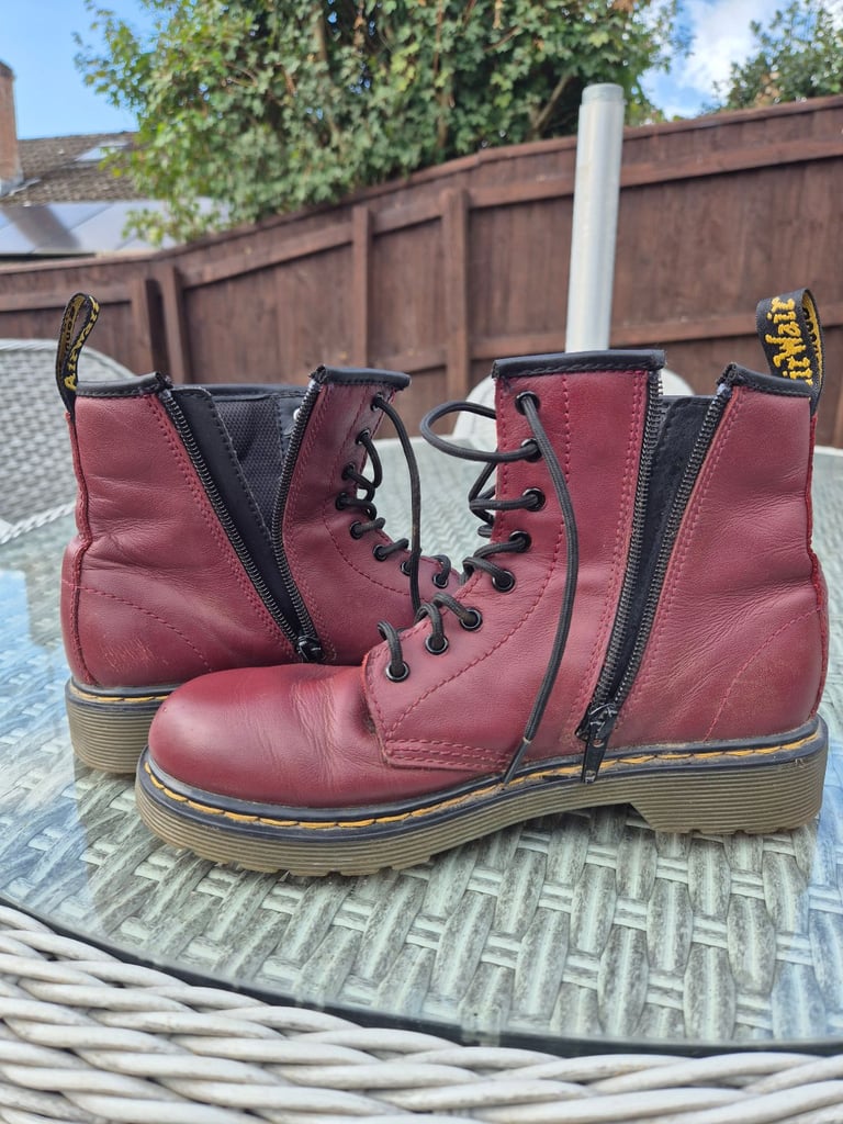 Dr Martens junior Size 3