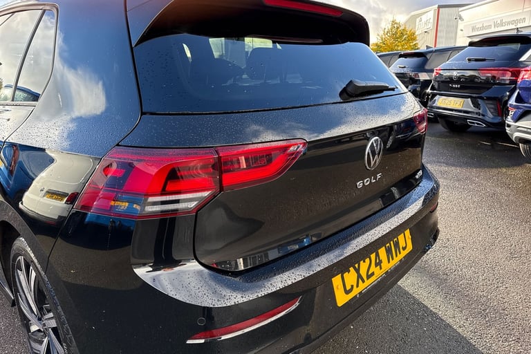 2024 Volkswagen Golf 1.5 eTSI 150 R-Line 5dr DSG Ã¢Â­ÂSunroof, Winter Pack, 18 Bergamo Alloys Ã ...