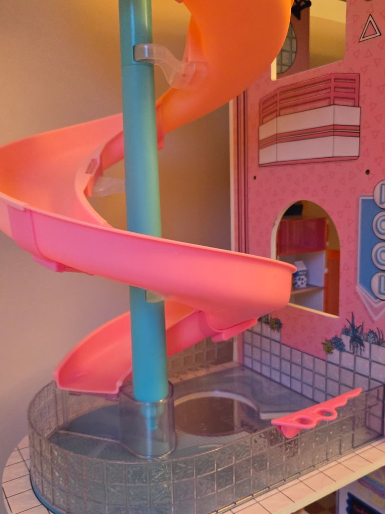 LOL Surprise! Fashion Dolls House of Surprises and LOL Surprise! Car-Pool Coupe