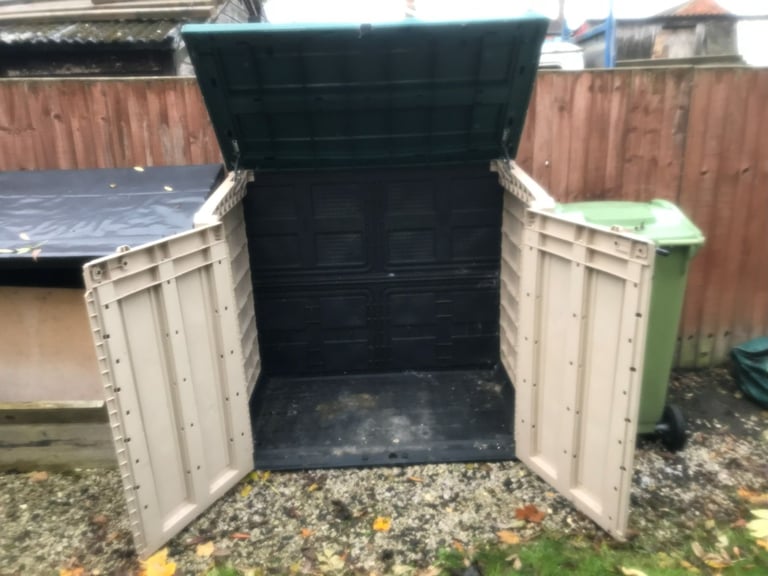 Garden plastic storage