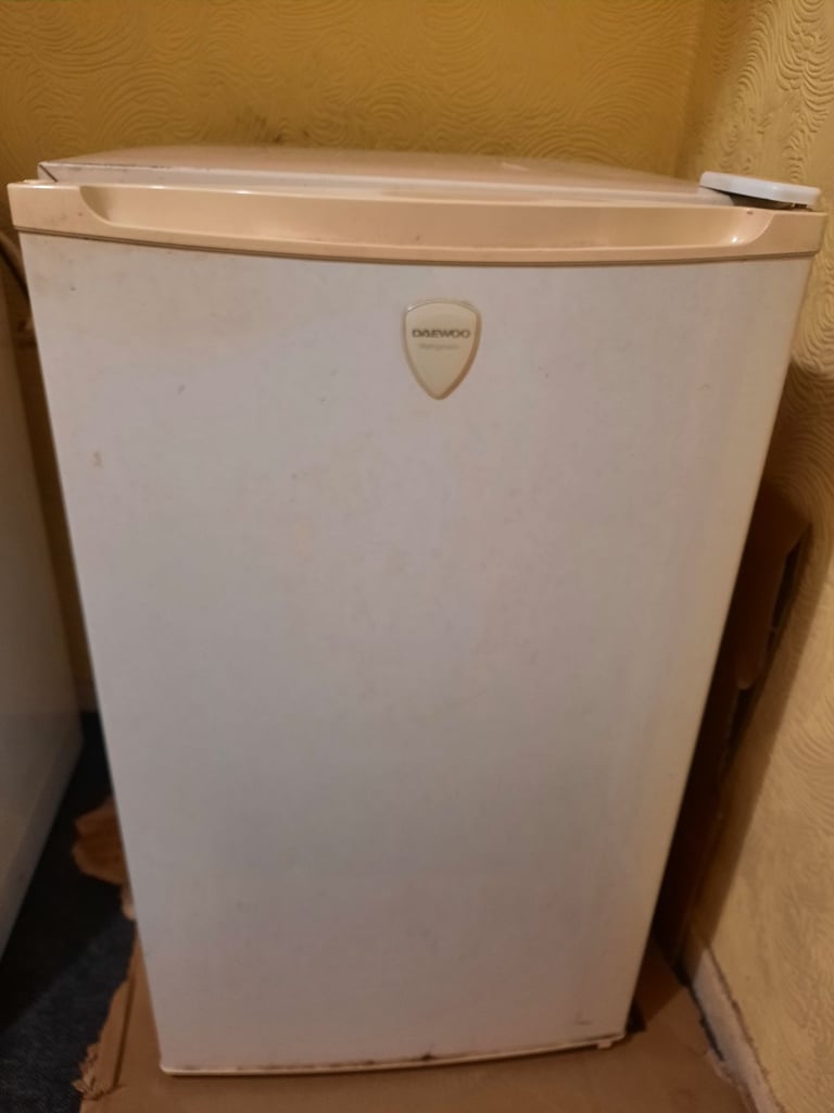 BARGAIN.. Under counter fridge 