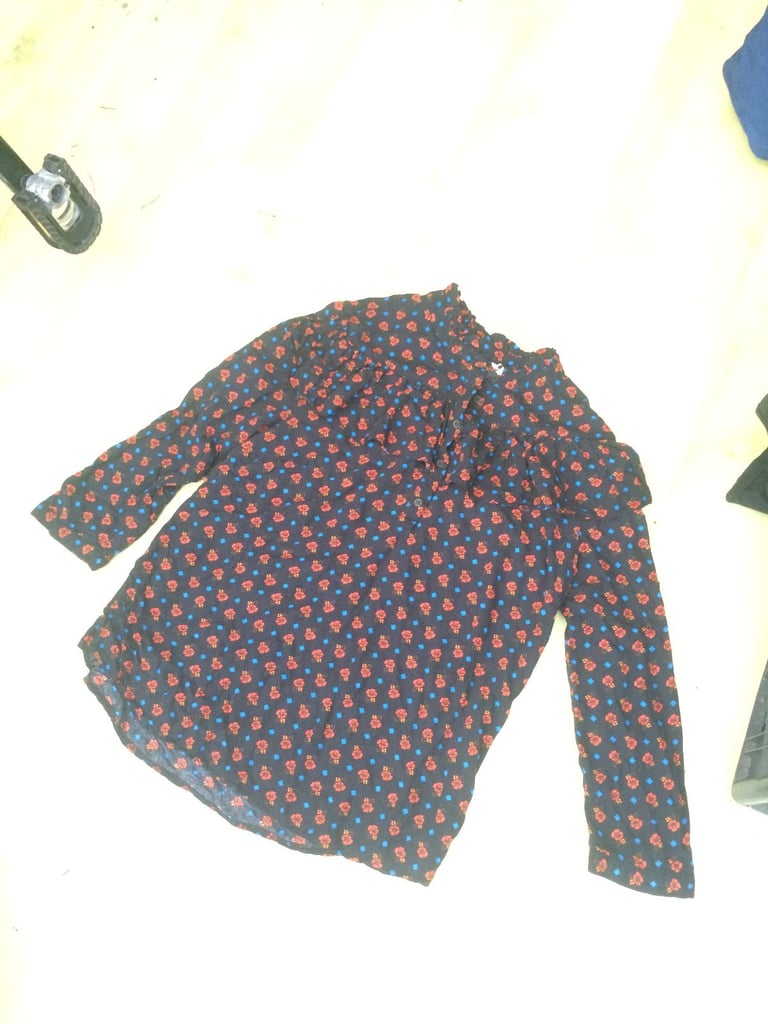 Attractive  designer,cotton blouse, size 8/10, unworn