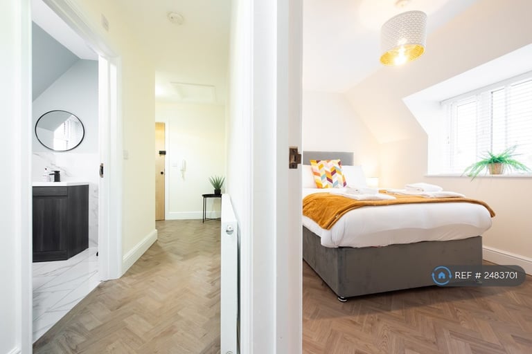 1 bedroom flat in Short Term Accommodation, Harwich, CO12 (1 bed) (#2483701)