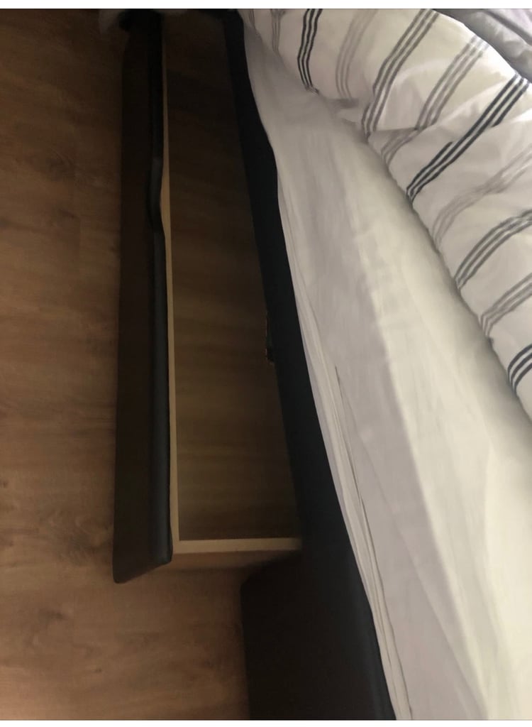 Double bed in black leather from Dream