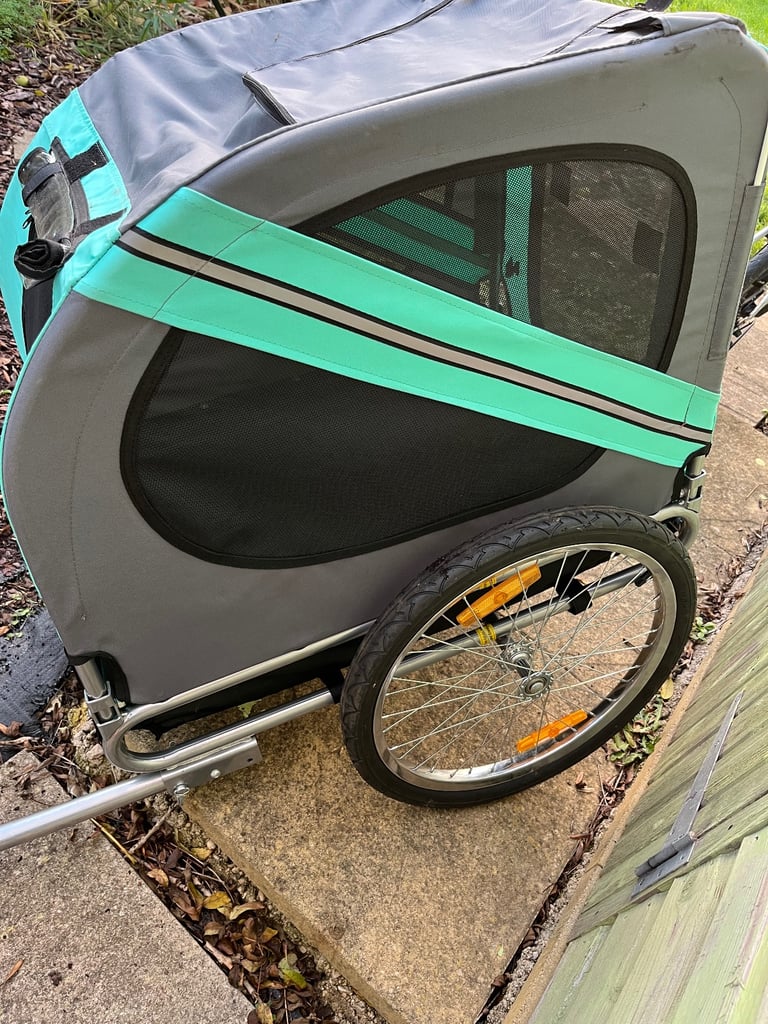 Pet trailer for bicycle