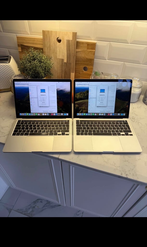 MacBook Pro 2020 - 13.3’ inch - i7 - 16GB RAM - 512gb SSD - Touch Bar - Silver