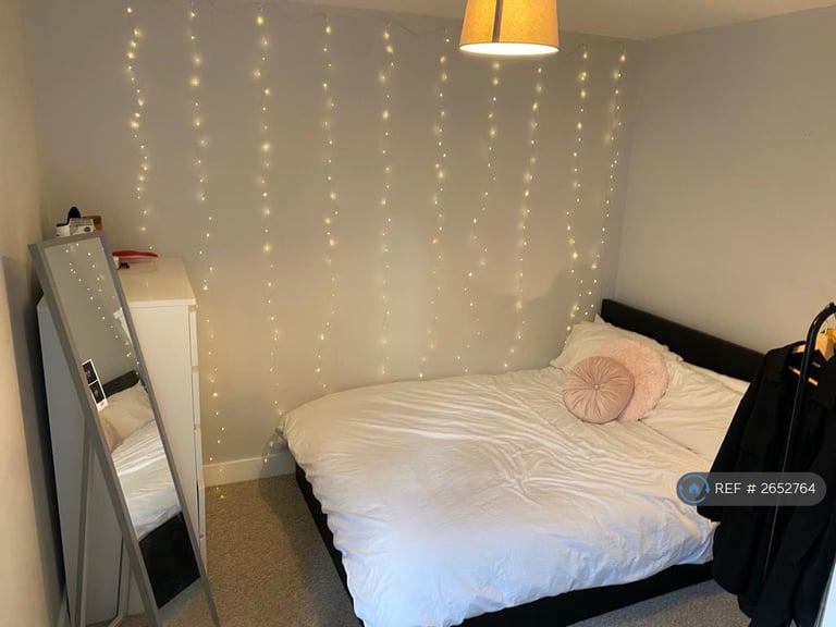 2 bedroom flat in Water Street, Manchester, M3 (2 bed) (#2652764)