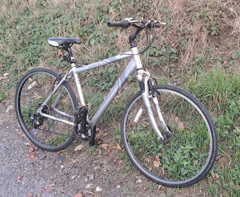 Lovely hybrid aluminium frame road bike 