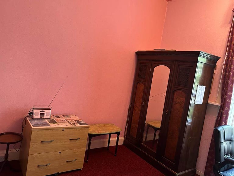 Room Near the West End