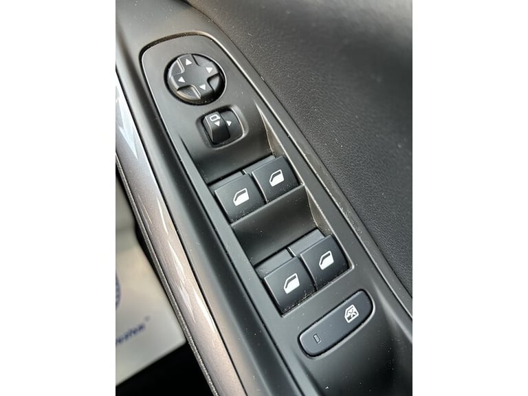 2018 Vauxhall Grandland X Turbo Tech Line Nav SUV Petrol Manual