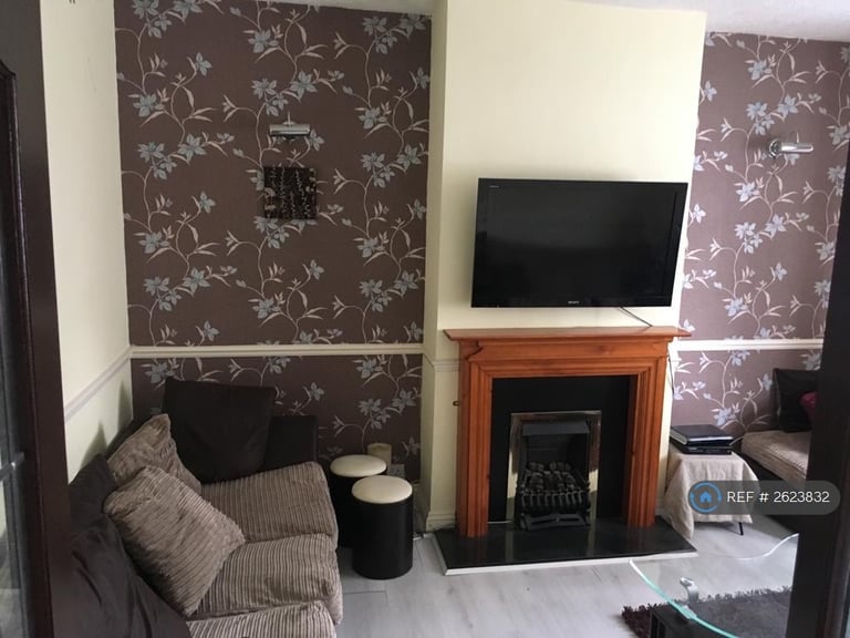 3 bedroom house in Wood Lane, Dagenham, RM8 (3 bed) (#2623832)