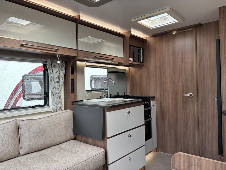 2019 Bailey Unicorn Cabrera (Rear Island Fixed Double Bed) Powrtouch Motor Mover